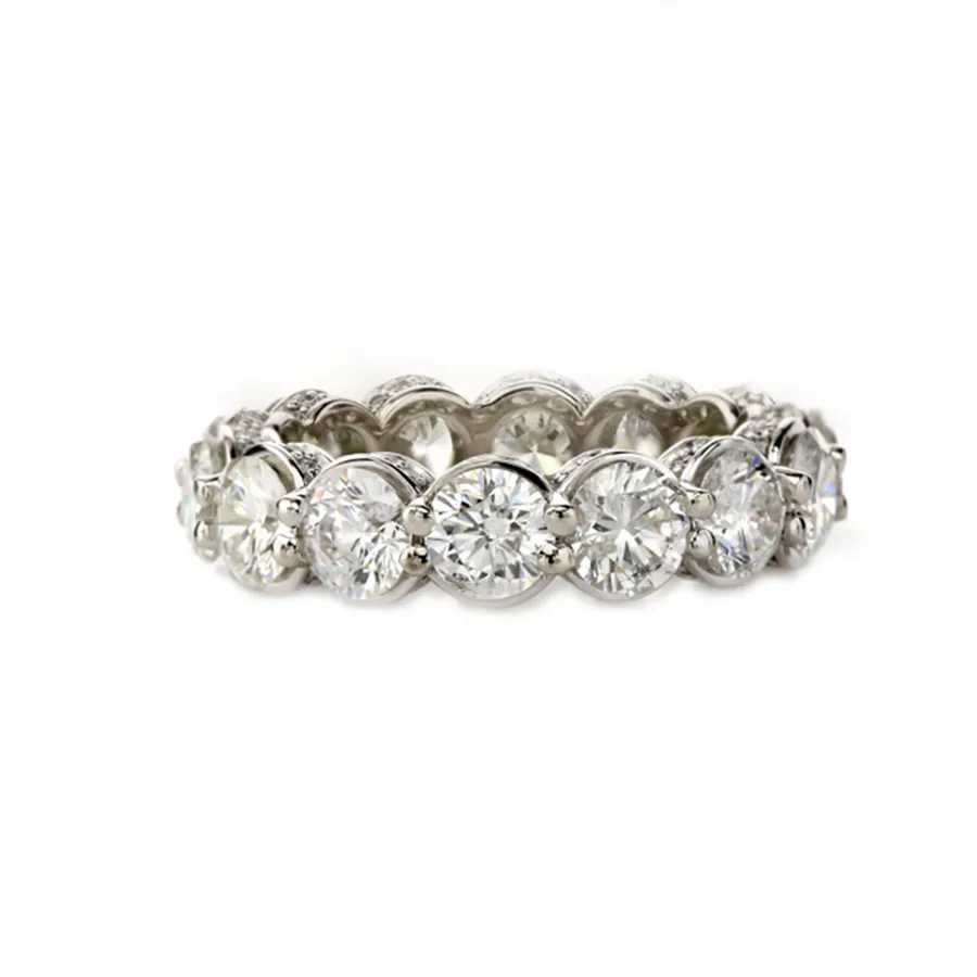 Round diamond eternity band