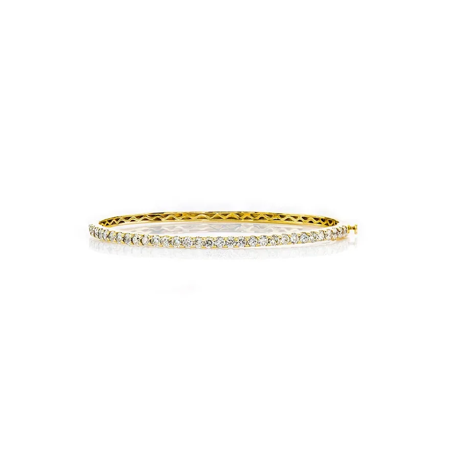 Diamond bangle, yellow gold