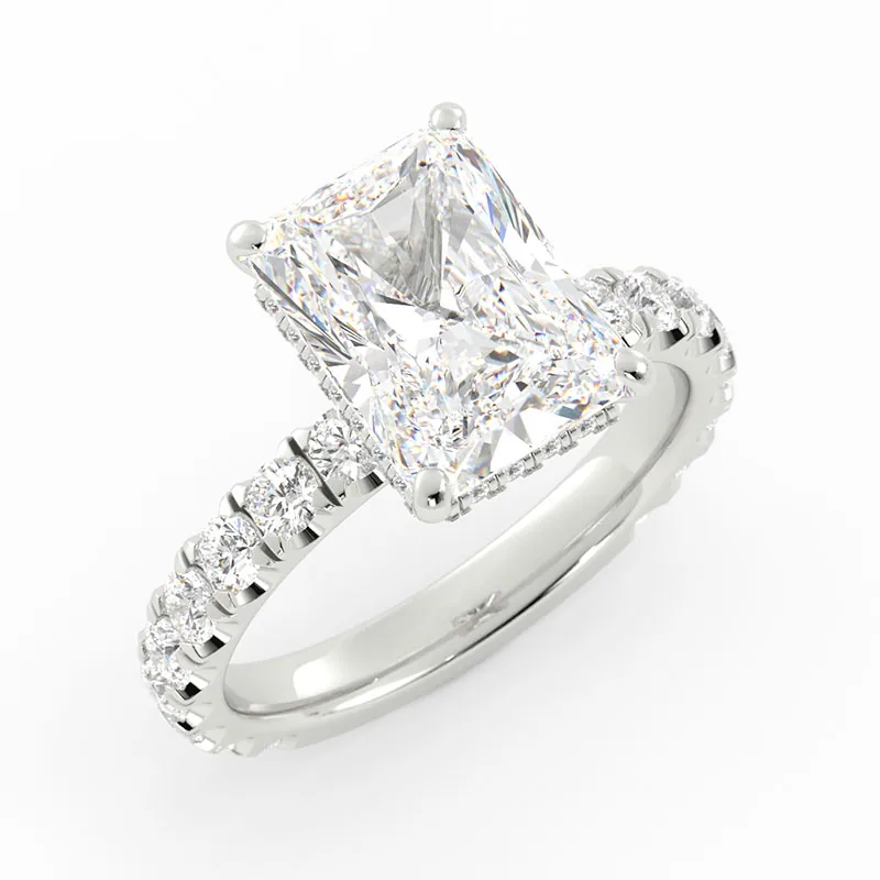 Radiant solitaire, pavé band